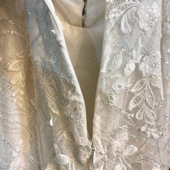 Chic Floral Lace Gown - Picture 6 of 17